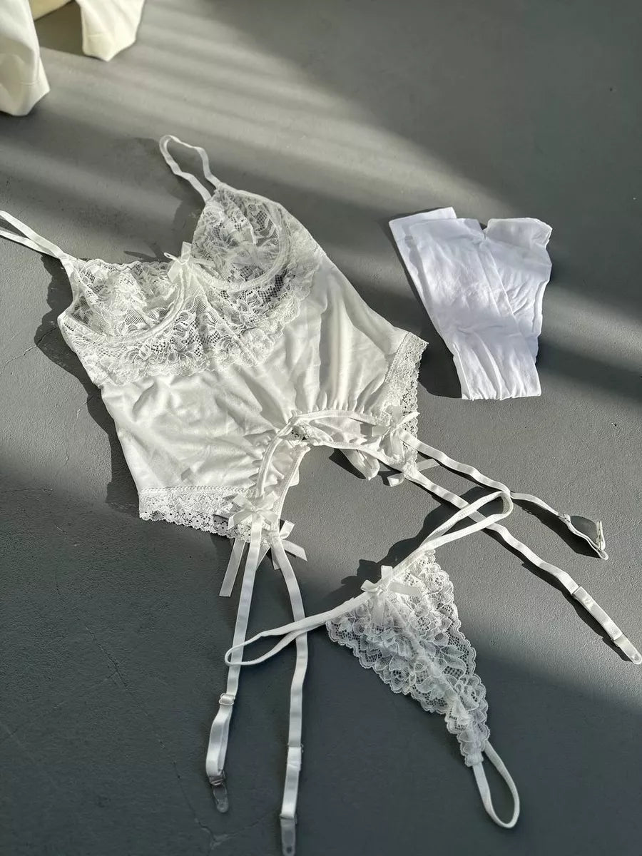 LacyMate Fleur de Neige Lingerie Set